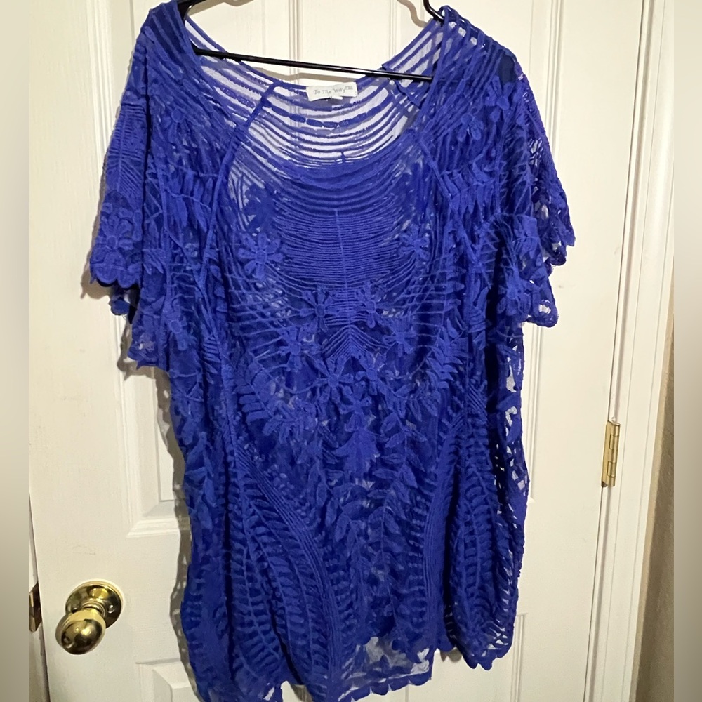 Beautiful Blue Vintage Lace Stretch Top